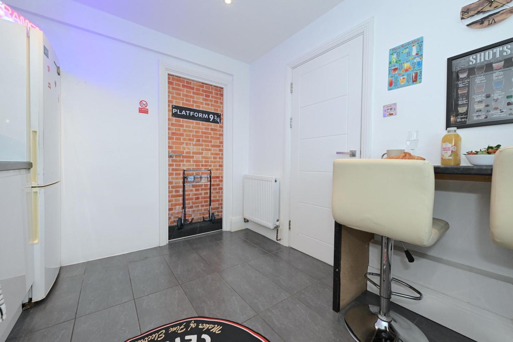 Superb 4 Bedroom Flat In The Heart Of Camden Town ลอนดอน ภายนอก รูปภาพ