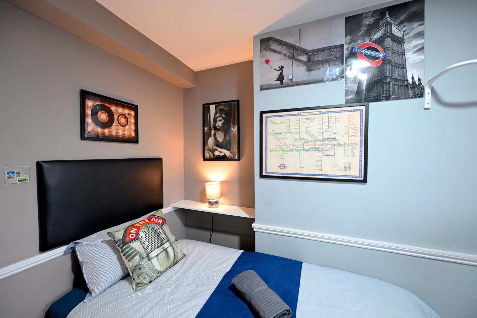 Superb 4 Bedroom Flat In The Heart Of Camden Town ลอนดอน ภายนอก รูปภาพ
