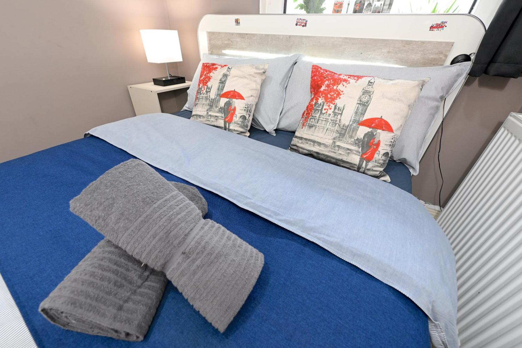 Superb 4 Bedroom Flat In The Heart Of Camden Town ลอนดอน ภายนอก รูปภาพ