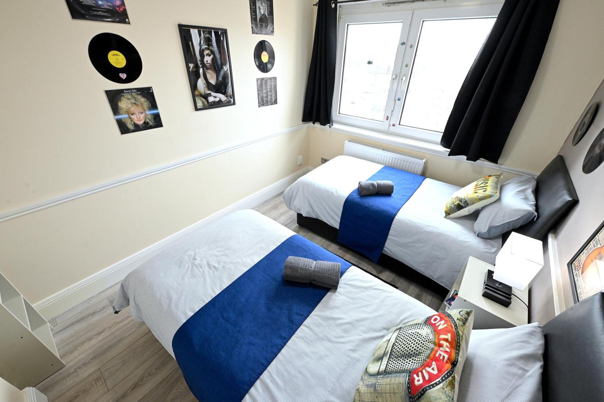 Superb 4 Bedroom Flat In The Heart Of Camden Town ลอนดอน ภายนอก รูปภาพ