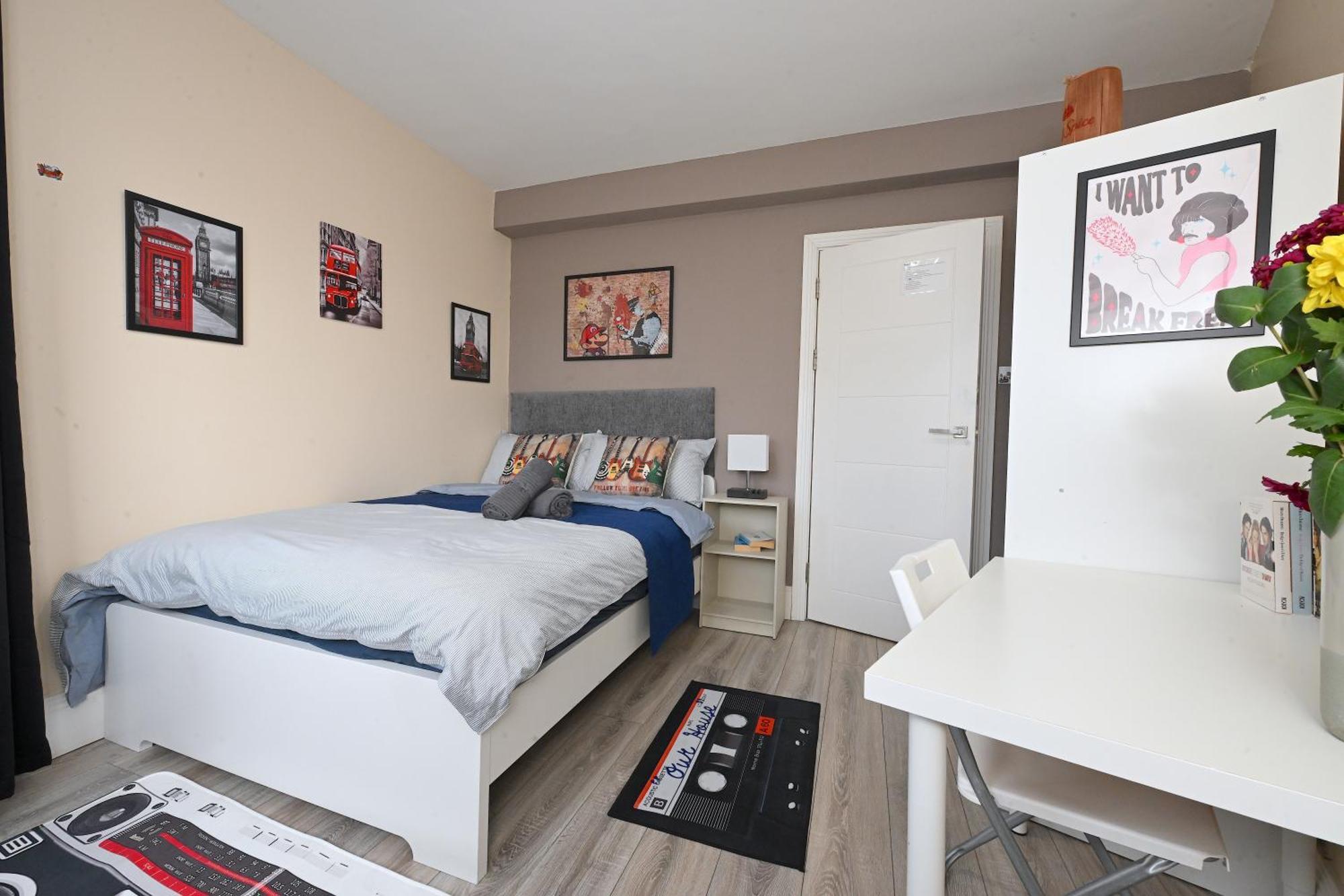 Superb 4 Bedroom Flat In The Heart Of Camden Town ลอนดอน ภายนอก รูปภาพ