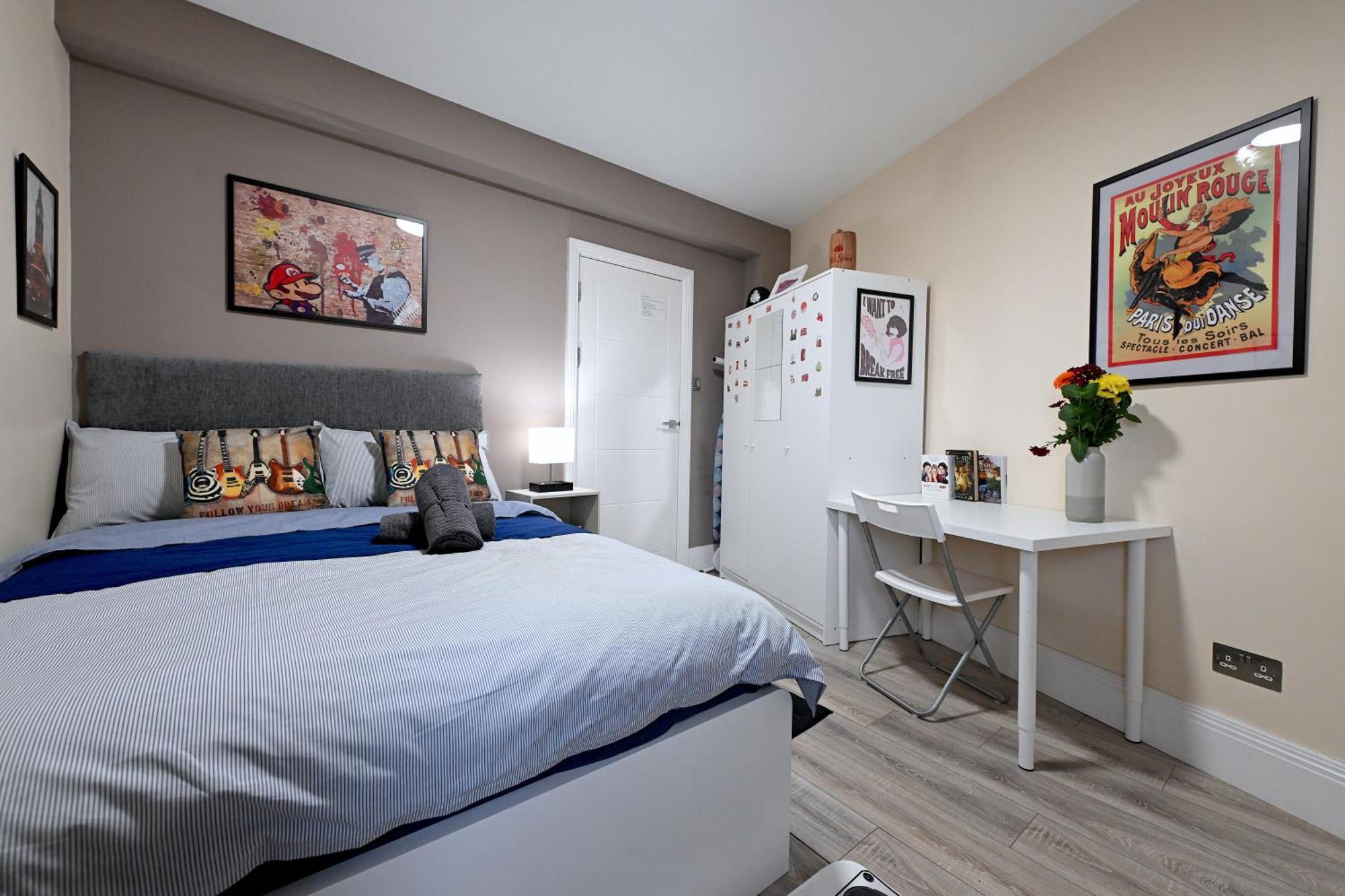 Superb 4 Bedroom Flat In The Heart Of Camden Town ลอนดอน ภายนอก รูปภาพ