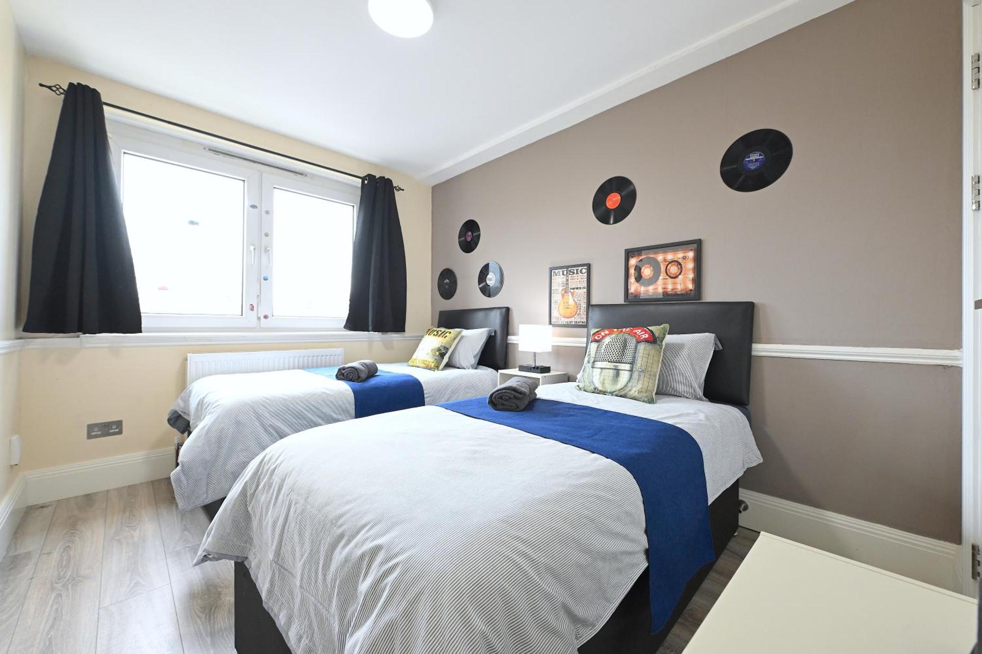 Superb 4 Bedroom Flat In The Heart Of Camden Town ลอนดอน ภายนอก รูปภาพ