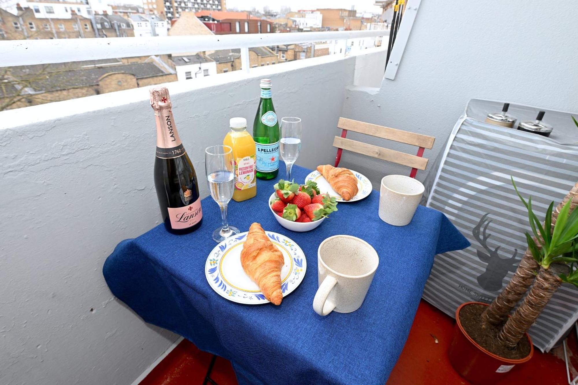 Superb 4 Bedroom Flat In The Heart Of Camden Town ลอนดอน ภายนอก รูปภาพ