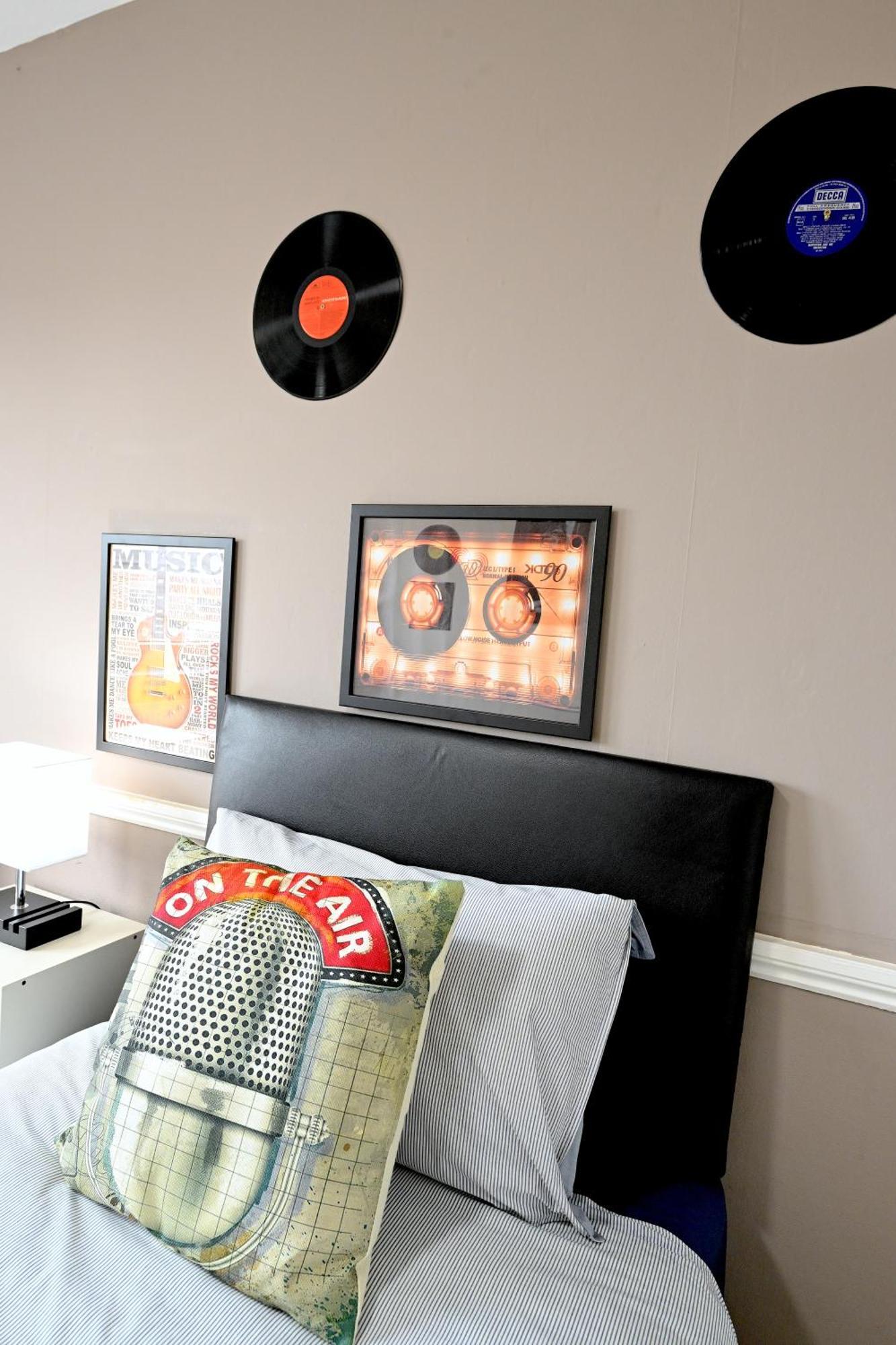 Superb 4 Bedroom Flat In The Heart Of Camden Town ลอนดอน ภายนอก รูปภาพ